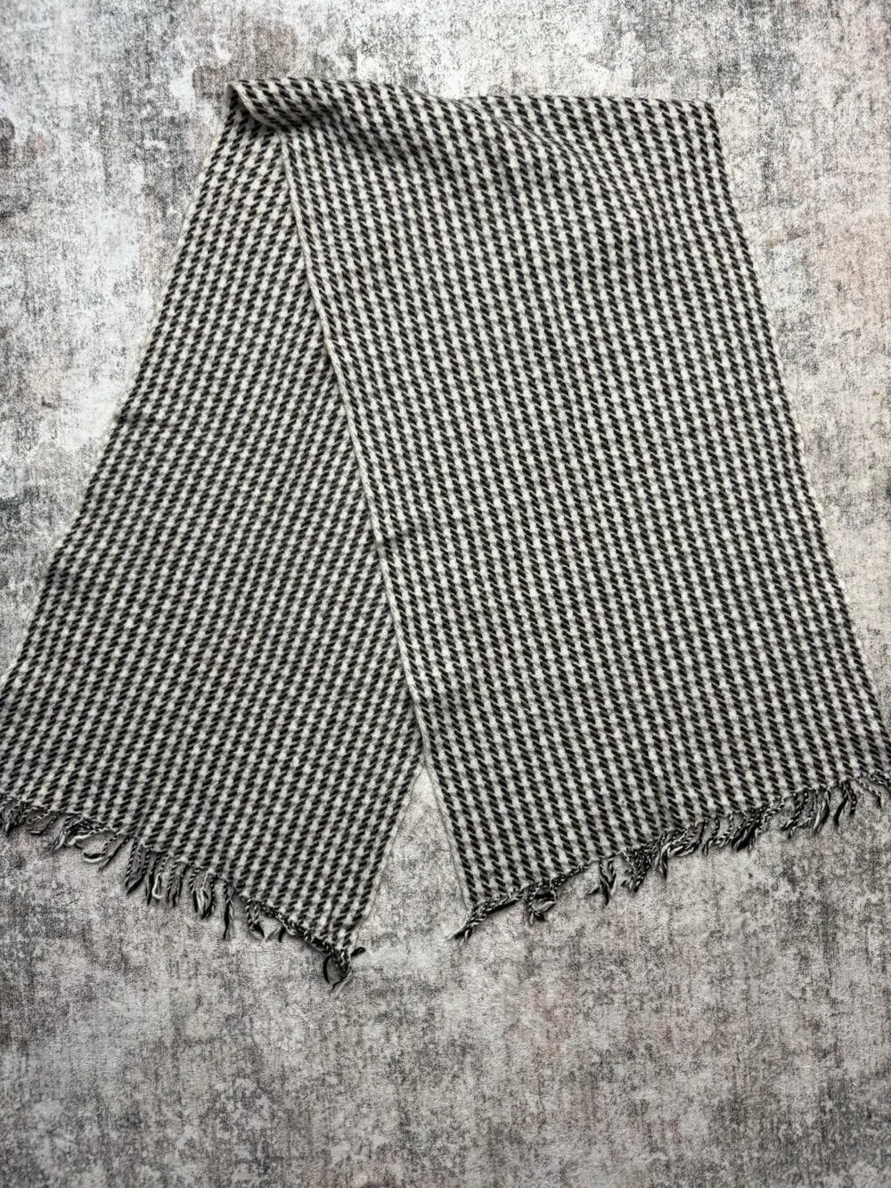 J Crew 100% Wool Oversized 19” X 74” Scarf Black Gray Houndstooth EUC Preppy